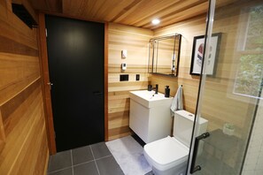 Hårtørrer, håndklæder, Shampoo, Toiletpapir