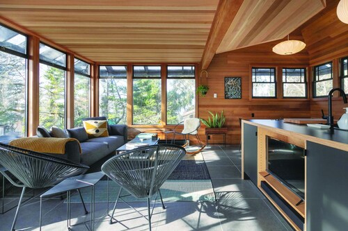 The Architect's Retreat by Oregon Coast Modern @ Neahkahnie Beach