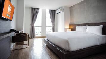 Skrivebord, blendingsgardiner, wi-fi (inkludert) og sengetøy