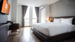 Desk, blackout curtains, free WiFi, bed sheets - B2 Hat Yai Premier Hotel (Hat Yai)