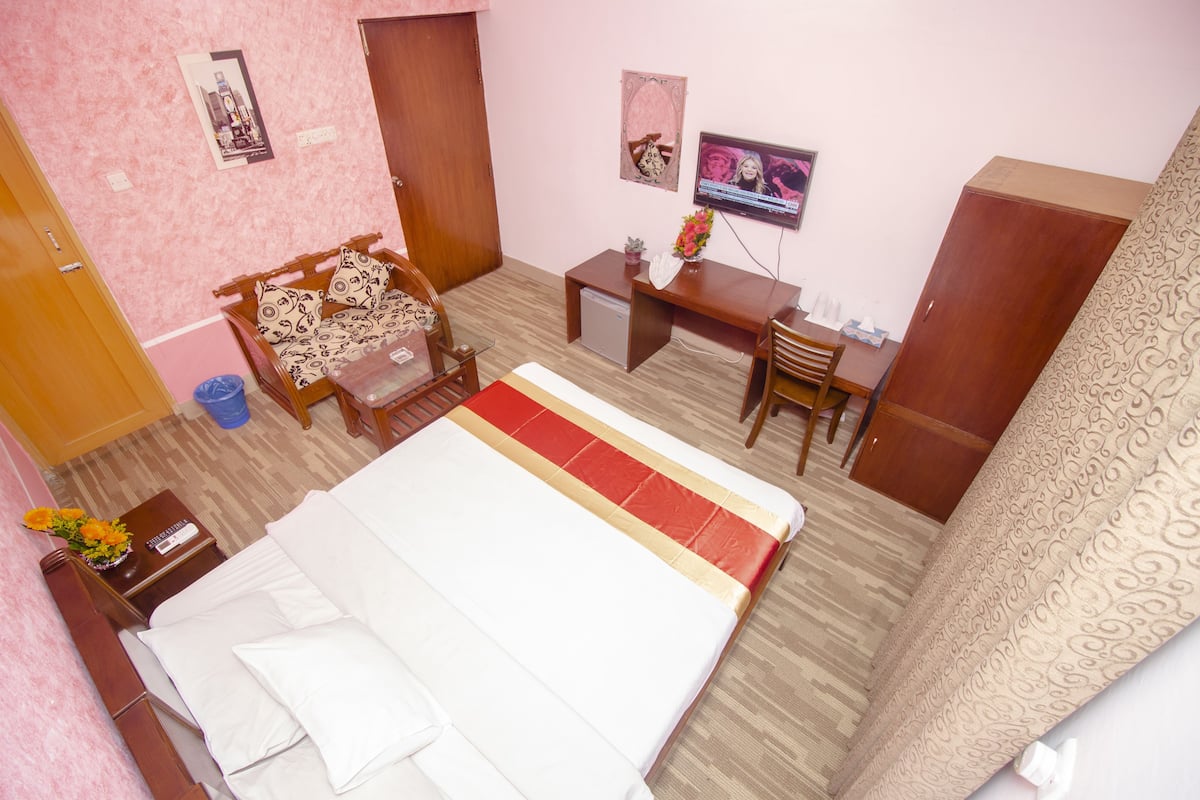 Economy Double Room | Living room | TV