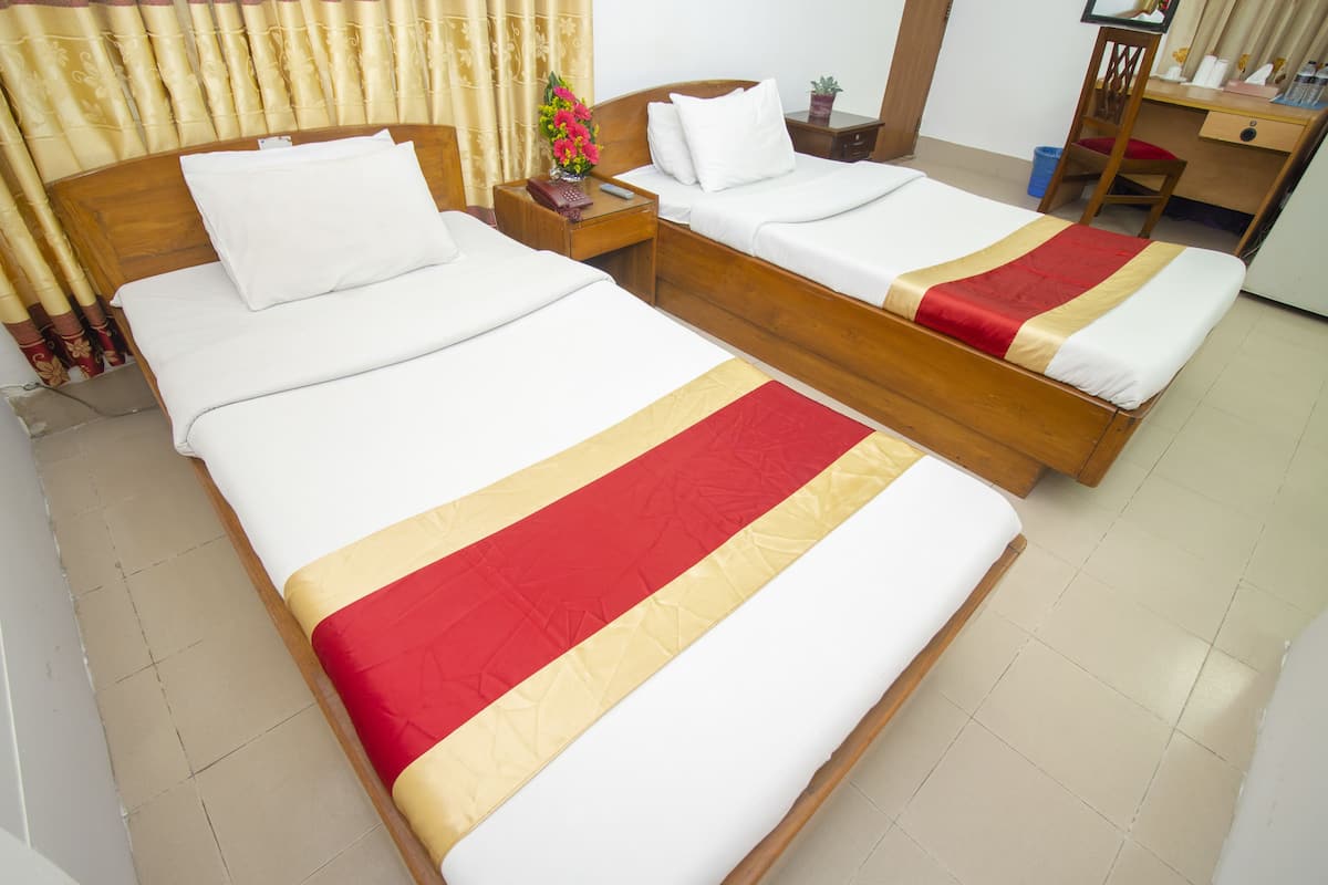 Double or Twin Room | Living room | TV