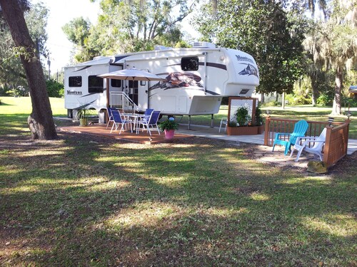  Cozy getaway on large private lot with miles of water!