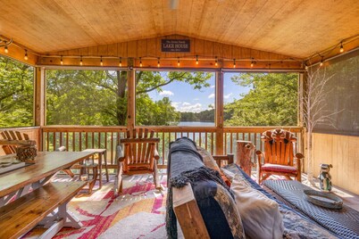 Waterfront Cabin 20 Mins to National Park & Massanutten!