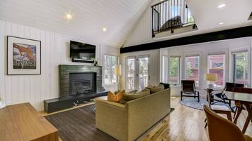 Smart TV, fireplace, DVD player, stereo