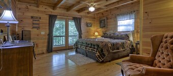 YOUR mountain experience in this luxurious amenity galore cabin in the woods!