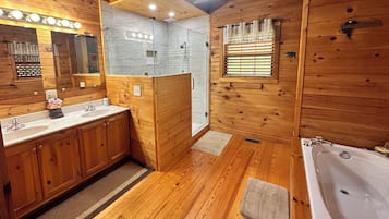 Combined shower/tub, jetted tub, hair dryer, towels