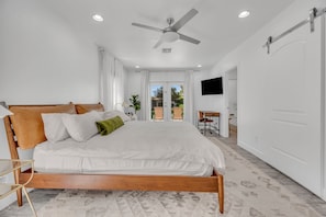 4 bedrooms, desk, iron/ironing board, travel crib