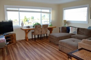 TV - Oceanfront with VIEWS -  4 Bed/2 Ba w/Easy Beach Access (Seaside)