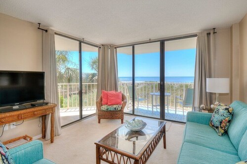 Direct Oceanfront • Updated 3BR • Pool & Balcony