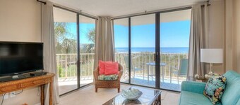 Direct Oceanfront • Updated 3BR • Pool & Balcony
