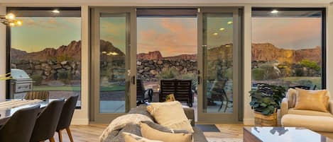 Télévision, cheminée, lecteur de DVD