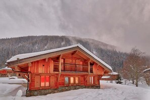Exterior - Chalet Coralie – 3-Bed Chalet with Garden Near Grand Montets (Chamonix-Mont-Blanc)