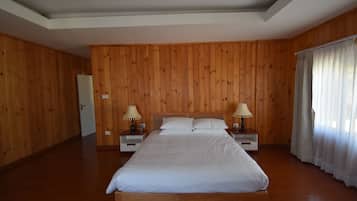 Deluxe Room | 8 bedrooms, rollaway beds, free WiFi