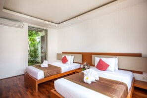 Vila, 2 quartos, piscina particular | 2 quartos, roupas de cama premium, cofres nos quartos