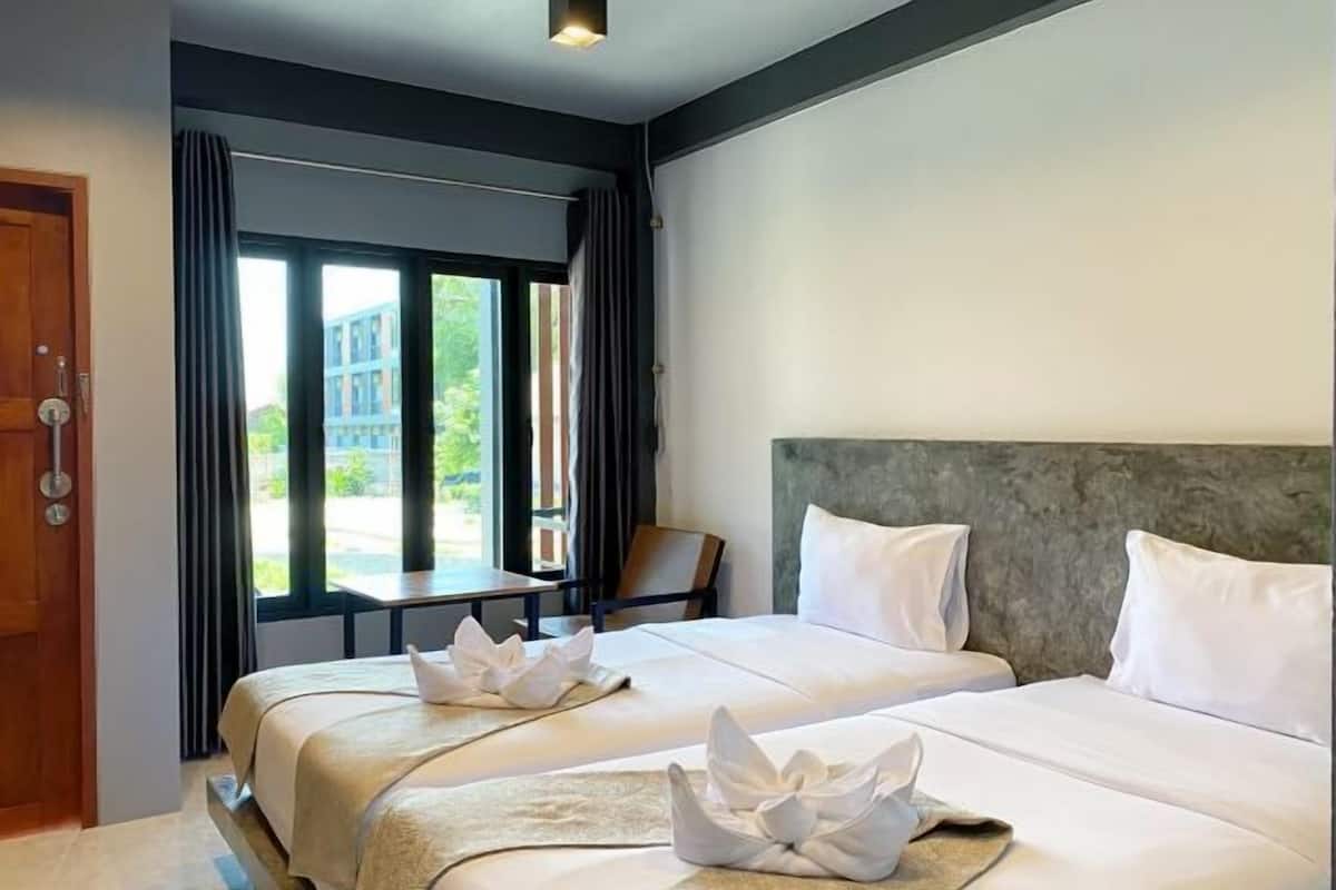 Blackout drapes, free WiFi, bed sheets