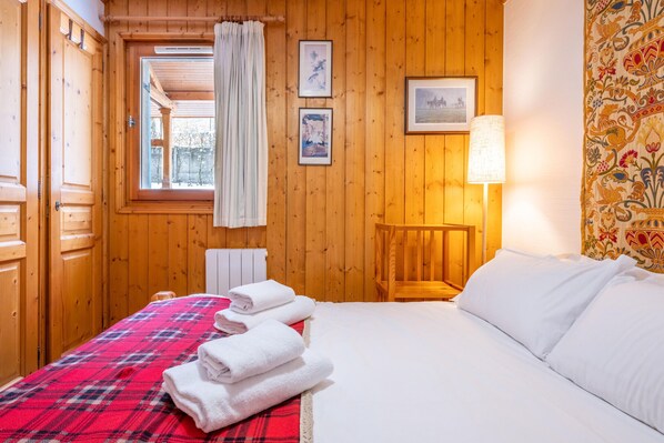 2 chambres, fer et planche à repasser, Wi-Fi gratuit, draps fournis