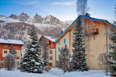 Petit Jardin 2 Bed Patio Apt Central Chamonix