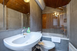 Douche, sèche-cheveux