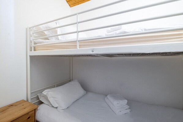 1 bedroom, bed sheets