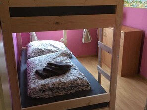 3 bedrooms, travel cot, WiFi, bed sheets