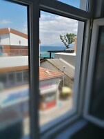 Basic Twin Room | Balcony