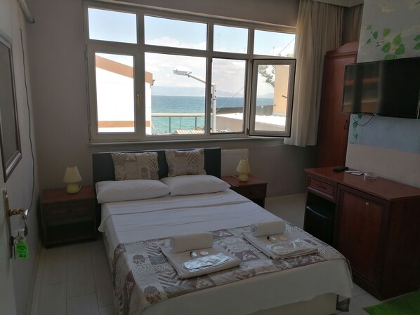 Family Double Room | Desk, laptop workspace, soundproofing, free WiFi - Mudanya Otel (Mudanya)