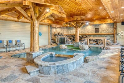 Luxury Cabin / Indoor Pool w/waterfall / Sleeps 24