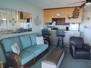 Flat-screen TV, DVD player - 🌞Winds VI F2: Oceanfront, Prime Location Near Boardwalk🌞 (Carolina Beach)