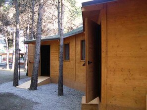 Basic Bungalow, Sea View | In-room safe, individually furnished, desk, free cribs/infant beds - Circolo Velico Lucano - Campsite (Policoro)