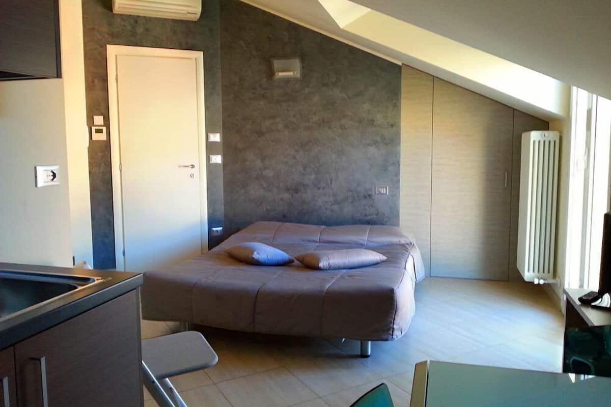 Caja fuerte, sistema de insonorización, wifi gratis y ropa de cama