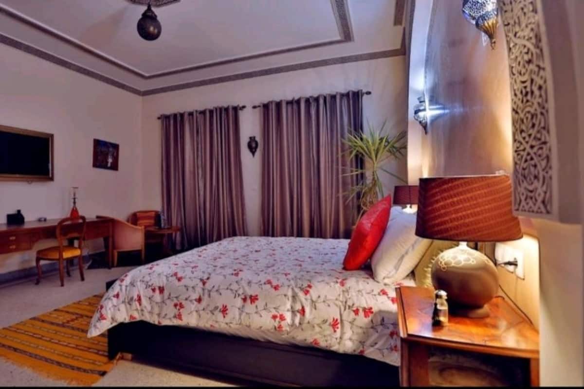Suite Comfort, 1 letto queen | Minibar, una scrivania, tende oscuranti, ferro/asse da stiro