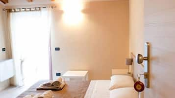 Double Room, Balcony | Rollaway beds, free WiFi, bed sheets, wheelchair access