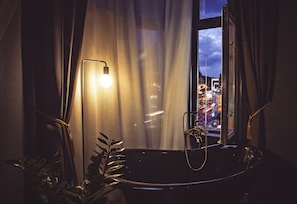 Deluxe Suite, Hot Tub | View from room