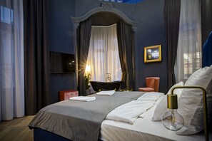 Deluxe Suite, Bathtub | Minibar, in-room safe, desk, blackout drapes - Noble Boutique Hotel - Adults Only (Budapest)