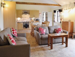 TV - 2 bedroom accommodation in High Halstow, near Rochester (High Halstow, near Rochester)