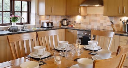 2 bedroom accommodation in High Halstow, near Rochester