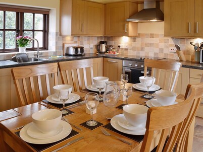2 bedroom accommodation in High Halstow, near Rochester
