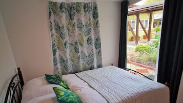 Family Room, Garden View (5 beds) | Hypo-allergenic bedding, in-room safe, desk, blackout drapes