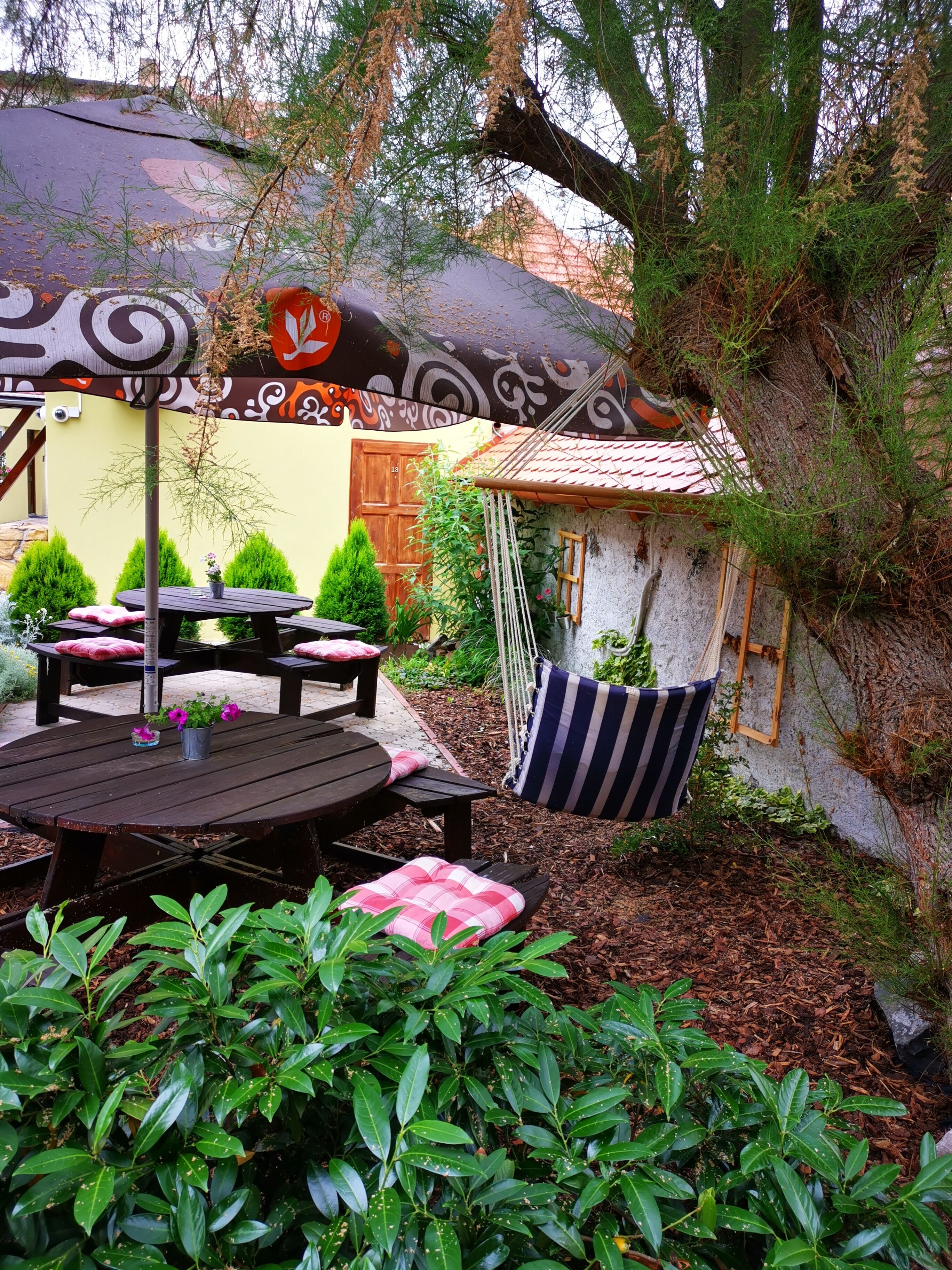 Family Room, Garden View (5 beds) | Hypo-allergenic bedding, in-room safe, desk, blackout curtains