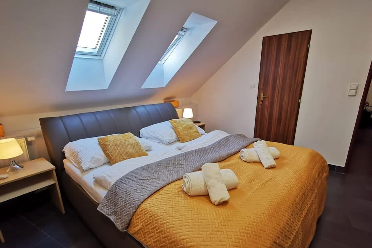 Double Room with Extra Bed | Hypo-allergenic bedding, in-room safe, desk, blackout drapes