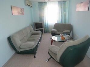 Quarto casal superior | Frigobar, cofres nos quartos, escrivaninha, quartos à prova de som