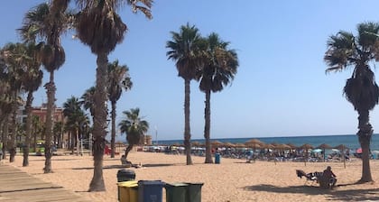 Belle maison trÚs bien située, vue sur mer à 400 m de la plage, quartier calme.