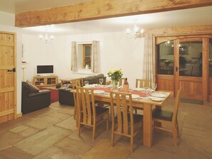 Dining - 3 bedroom accommodation in Whalley (Whalley)