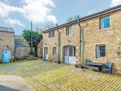 3 bedroom accommodation in Whalley