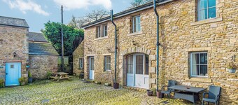 3 bedroom accommodation in Whalley