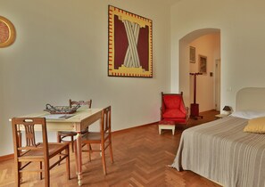 1 chambre, accès au Wi-Fi (inclus), literie fournie