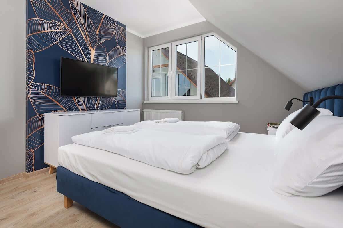3 bedrooms, iron/ironing board, bed sheets