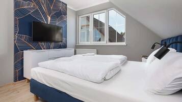 3 bedrooms, iron/ironing board, bed sheets