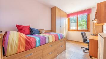 2 slaapkamers, een strijkplank/strijkijzer, gratis wifi, beddengoed